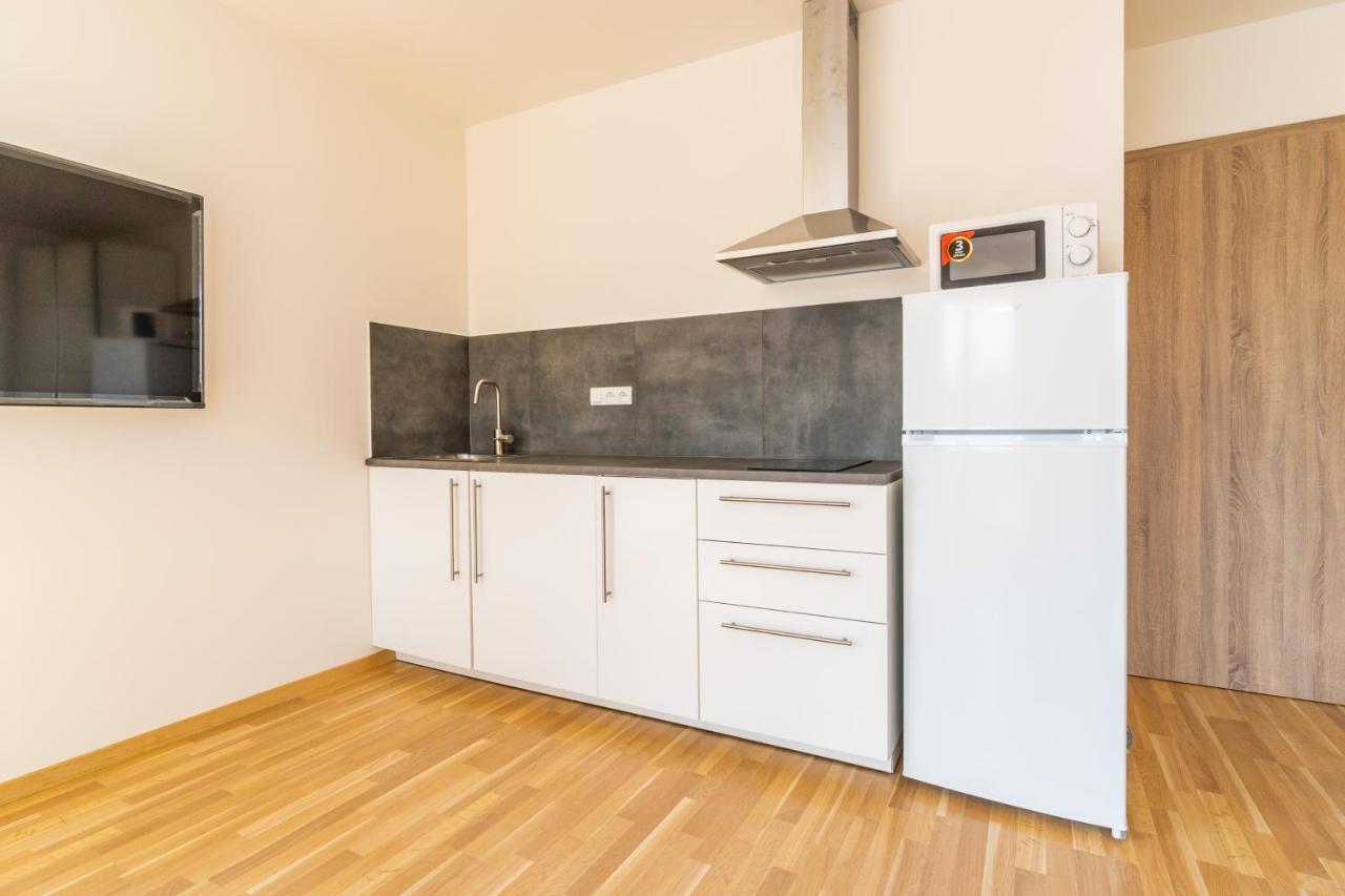 Penthouse # 81 With Panoramic City View In Elite Rezidence With Free Parking Prague Exterior photo