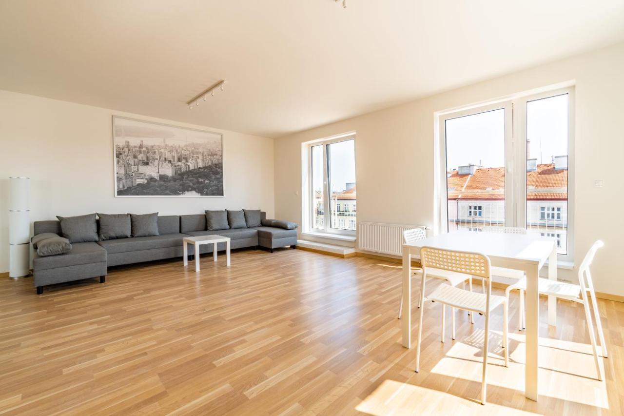Penthouse # 81 With Panoramic City View In Elite Rezidence With Free Parking Prague Exterior photo