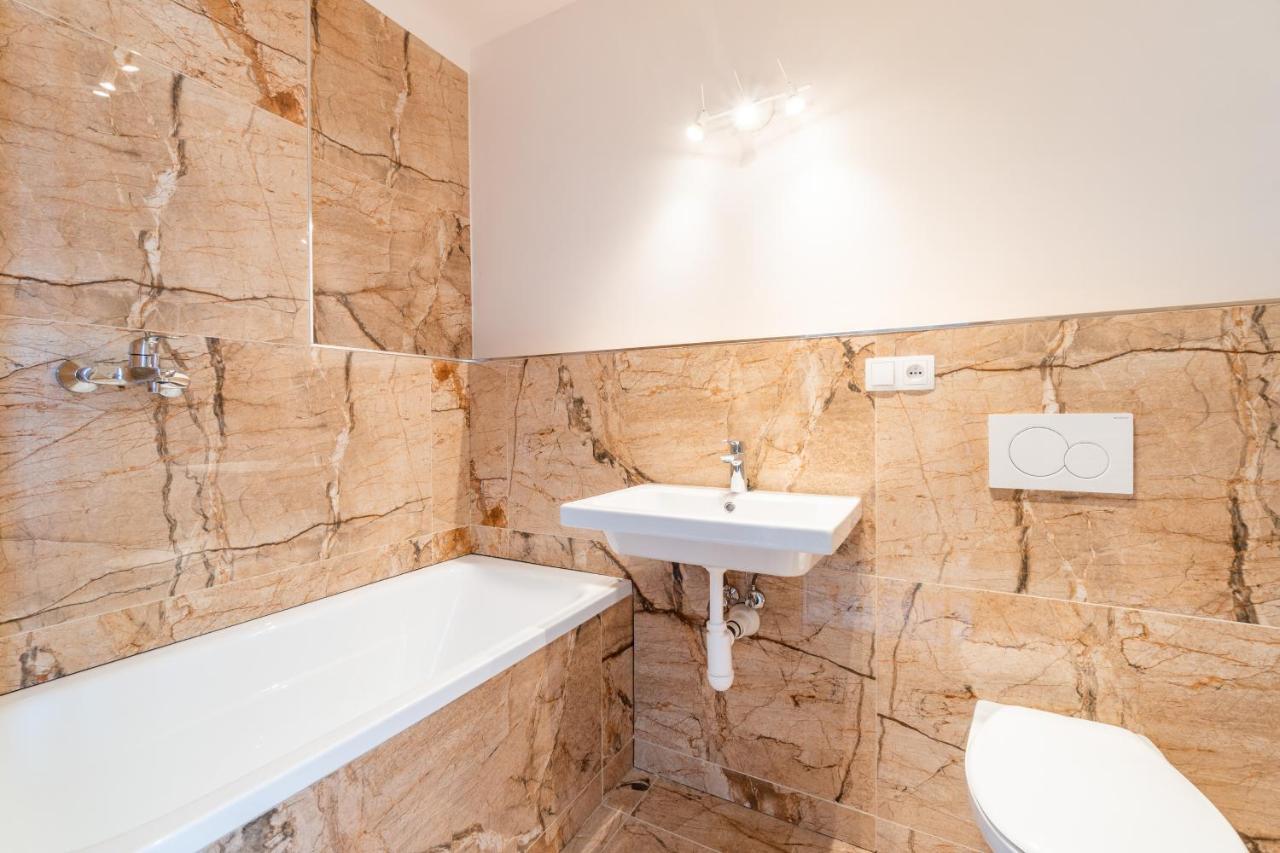Penthouse # 81 With Panoramic City View In Elite Rezidence With Free Parking Prague Exterior photo
